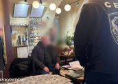 У Києві затримали депутата з Почаєва за схему з бронюванням та зняттям із розшуку