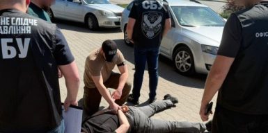 СБУ затримала начальника Житомирського обласного ТЦК, який за хабарі обіцяв підприємцю не мобілізовувати його працівників