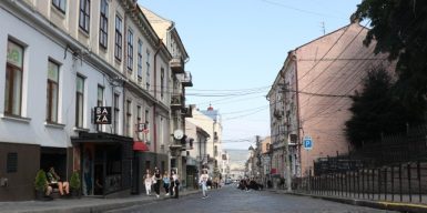 У Чернівцях тендер на ремонт вулиці бруківкою за 48 млн грн викликав обурення жителів та зауваження Держаудитслужби