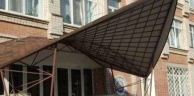 У заступниці директора херсонського ліцею заарештували майно