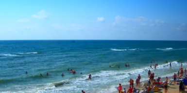 В Кирилловке больше нет медуз: отдыхающие делятся видео чистого моря