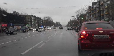Дождь и происшествия в Днепре продолжаются: еще одно ДТП с пострадавшими — на Слобожанском