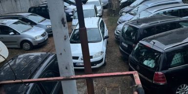Ввезли під виглядом гуманітарки для ЗСУ автомобілі і продавали їх на землі Міноборони: на Київщині затримали батька та сина