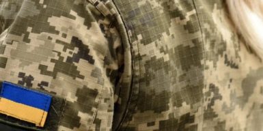 На Київщині військова за гроші допомогала чоловікам перейти на службу до тилових частин