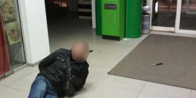 В Днепре мужчина пытался взломать банкомат в новогоднюю ночь (фото)