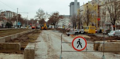Почему в центре Днепра демонтируют тротуары: фото