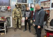 Військовослужбовці військової частини на Хмельниччині замість служби працювали на СТО: справу скерували до суду