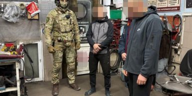 Військовослужбовці військової частини на Хмельниччині замість служби працювали на СТО: справу скерували до суду