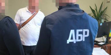 Львівський чиновник брав хабарі, заховані в упаковки “Кава зі Львова”