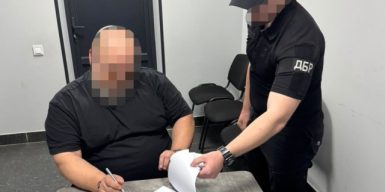 На Донеччині фельдшерка отримала понад 2,3 млн грн «фронтових» виплат за фіктивне перебування в районі бойових дій