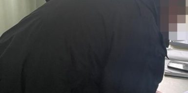 Екс-правоохоронець з подругами ошукали військового на 600 000 грн