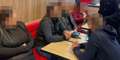 У Києві військовий посадовець та підприємці заробляли на фіктивних документах для ухилянтів