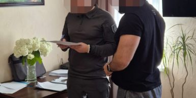 Керівник поліції охорони Дніпропетровщини вимагав гроші з підлеглих: його затримали на кордоні