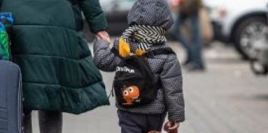 Дети, переместившиеся внутри Украины без сопровождения родителей, могут получить помощь на проживание