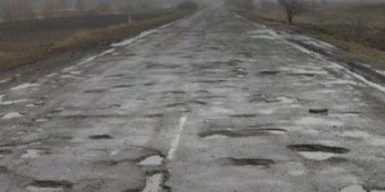 В Днепре жители пытаются привлечь внимание к ремонту дорог