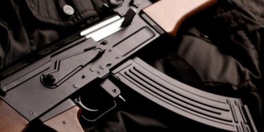 У Камʼянському п’яний військовий відкрив стрілянину у дворі багатоповерхівки