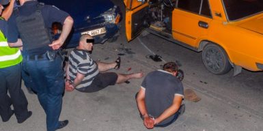В Днепре ночью убегавший от полиции автомобиль устроил ДТП