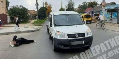 В Днепре на Игрени автомобиль сбил пожилую женщину: фото