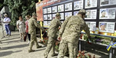 На Днепропетровщине почтили память погибших в ИЛ-76 бойцов: фото