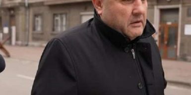 Слуга народу Сергій Литвиненко їздить на елітних авто, оформлених на помічників