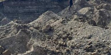 Злочинна група на Закарпатті п’ять років незаконно добувала гравій з Тиси