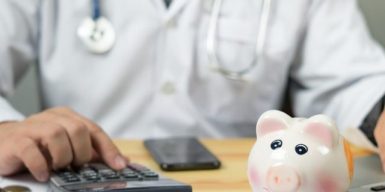 Коронавирус в Днепре: врачам доплатят 12 миллионов на страховку