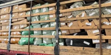 Замість гуманітарної допомоги – шуби та медобладнання: на Львівщині затримали вантажівку на 6 млн грн