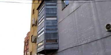 В Днепре соорудили трехэтажный балкон: фото