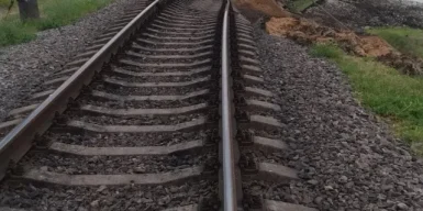 Поблизу Нікополя просіло залізничне полотно: в “Укрзалізниці” показали наслідки підриву Каховської ГЕС