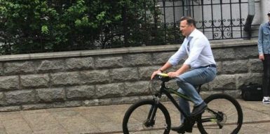Новая мода: киевские политики пересаживаются на велосипеды (фото)