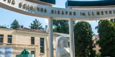 Коронавирус в Днепре: девушку из Першотравенска привезли в больницу Мечникова