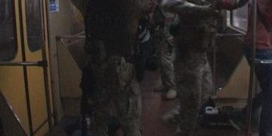 В днепровском метро спасали заложников и обезвреживали террористов: фото, видео