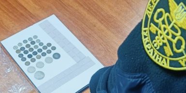 Митники вилучили у громадянки Молдови старовинні монети, датовані 1904-1950 роками