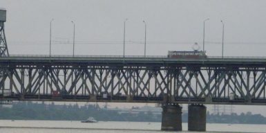 Стали известны подробности о задержанном, который «заминировал» мост в Днепре