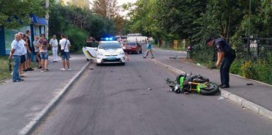 В Днепре мотоциклист сбил женщину: фото