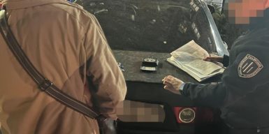 Правоохоронець з Одещини обіцяв “відмазати” чоловіка від мобілізації за $15 тисяч