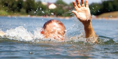 Смерть на воде: в Днепре утонул мужчина