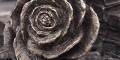 «Золота роза»: у Дніпрі відкрили 15-ту мініскульптуру, присвячену Єврейській громаді Дніпра