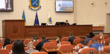 На сесії Дніпровської міської ради заслухали представників групи «Гроші на ЗСУ»