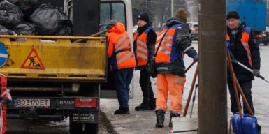 У Дніпрі ліквідували наслідки атаки БпЛА: завдяки роботі комунальників вдалося уникнути потрапляння олії в річку