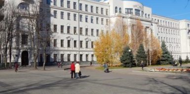 Днепропетровский облсовет ликвидирует институт последипломного образования учителей и увольняет около 200 человек