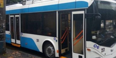 В Днепре расстреляли два троллейбуса и маршрутку: фото