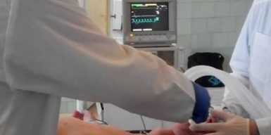 Днепровские эндокринологи удалили у пациента гигантскую 10-летнюю опухоль