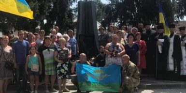 В Днепре открыли памятник украинским десантникам, погибшим под Шахтерском