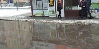 Снег, мороз и оттепель — в Днепре «поплыли» целые улицы: фото