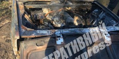 В Днепре загорелся автомобиль с человеком внутри: фото