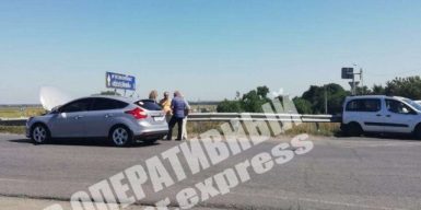 В Днепре на перекрестке Сухомлинского и Почтовой произошла тройная авария: фото, видео