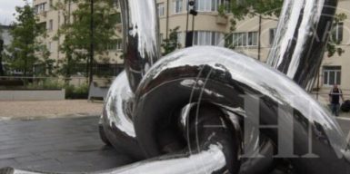 В Днепре установили металлическую скульптуру «Узел»: фото