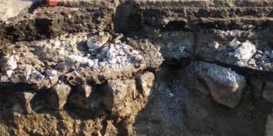 В центре Днепра откопали дорогу, по которой люди ходили век назад