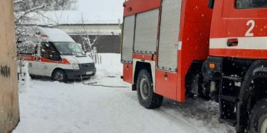 В Днепре застрял автомобиль скорой помощи: фото, видео